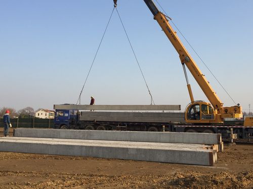 乐余服务区建设稳步推进 方桩材料进场，混凝土方桩施工启动